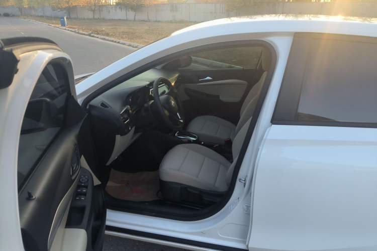 Used Buick Excelle 2020 15N CVT Elite Edition Interior 8