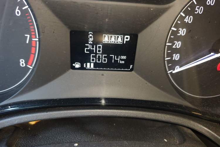 Used Buick Excelle 2020 15N CVT Elite Edition Odometer Close Up