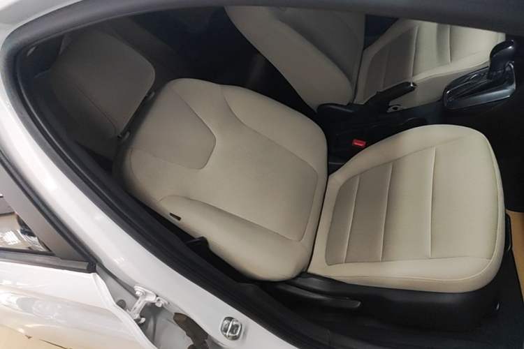 Used Buick Excelle 2020 15N CVT Elite Edition Right Front Seat