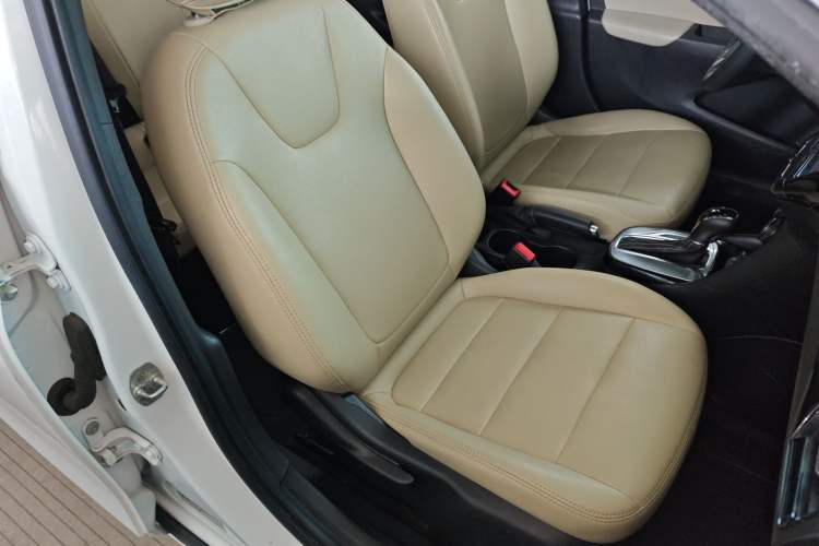 Used Buick Excelle 2020 15N CVT Elite Edition Right Front Seat