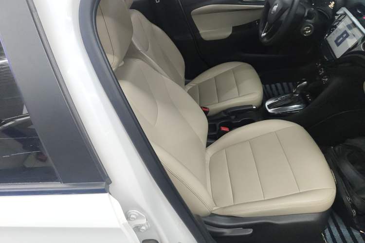 Used Buick Excelle 2020 15N CVT Elite Edition Right Front Seat