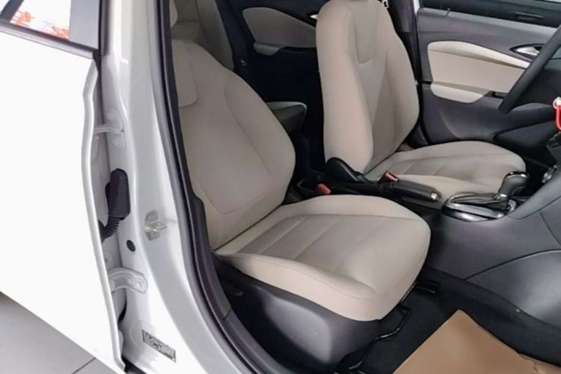 Used Buick Excelle 2020 15N CVT Elite Edition Right Front Seat