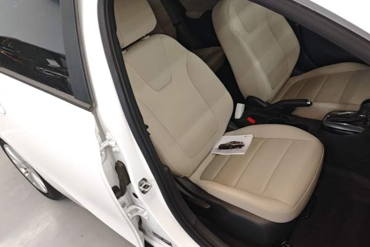 Used Buick Excelle 2020 15N CVT Elite Edition Right Front Seat