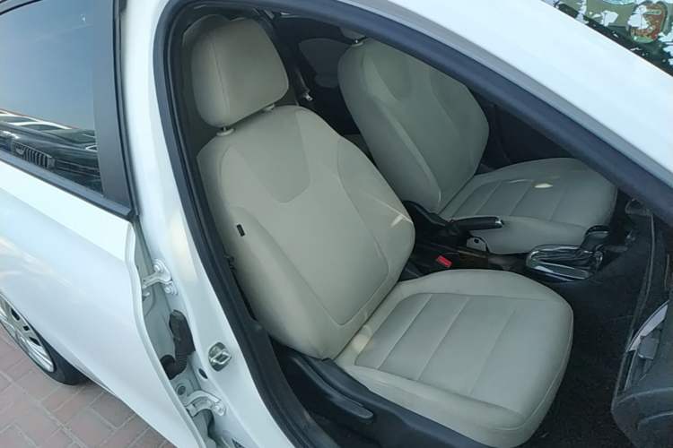Used Buick Excelle 2020 15N CVT Elite Edition Right Front Seat