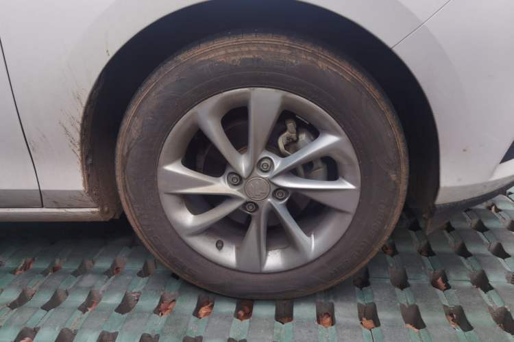 Used Buick Excelle 2020 15N CVT Elite Edition Right Front Wheel Hub