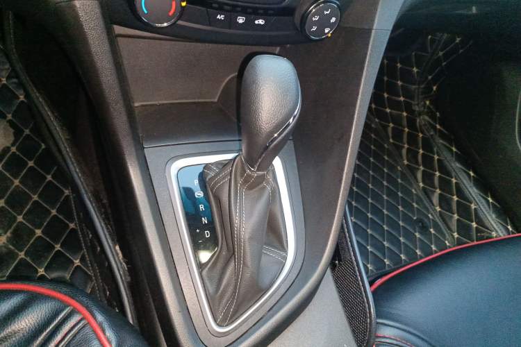 Used Buick Excelle GX 2018 18T Automatic Elite Model Gear Lever