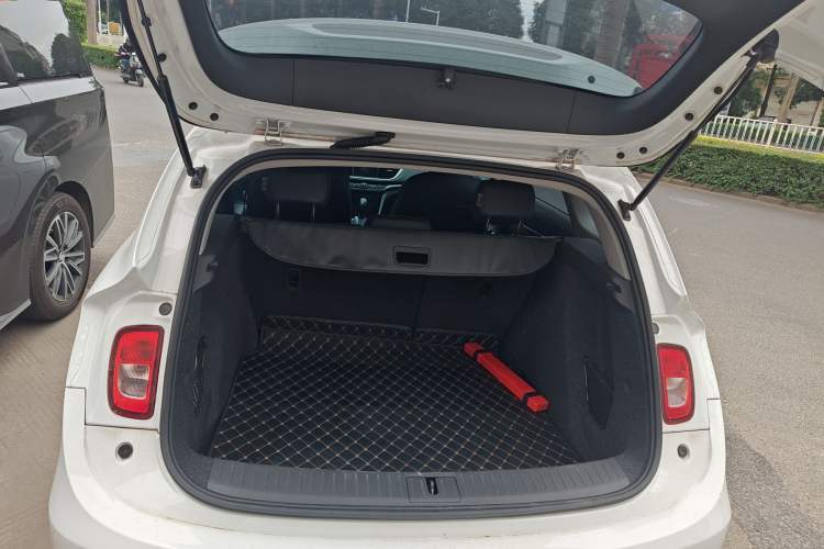 Used Buick Excelle GX 2019 18T Automatic Connected Elite Model China VI Standard Trunk