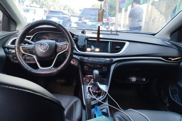Used Buick Excelle GX 2018 18T Automatic Elite Model Center Console