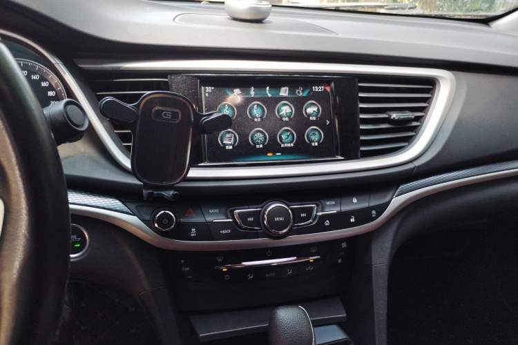 Used Buick Excelle GX 2018 18T Automatic Flagship Model Audio And AC Panel