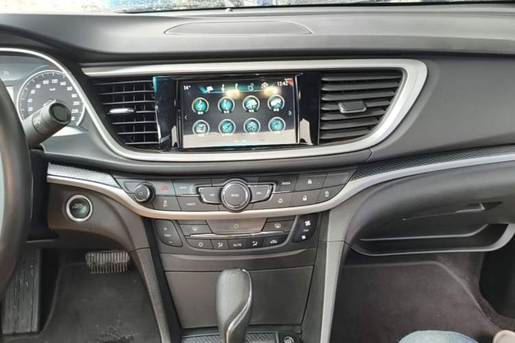 Used Buick Excelle GX 2018 18T Automatic Flagship Model Audio And AC Panel