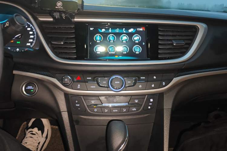 Used Buick Excelle GX 2018 18T Automatic Flagship Model Audio And AC Panel