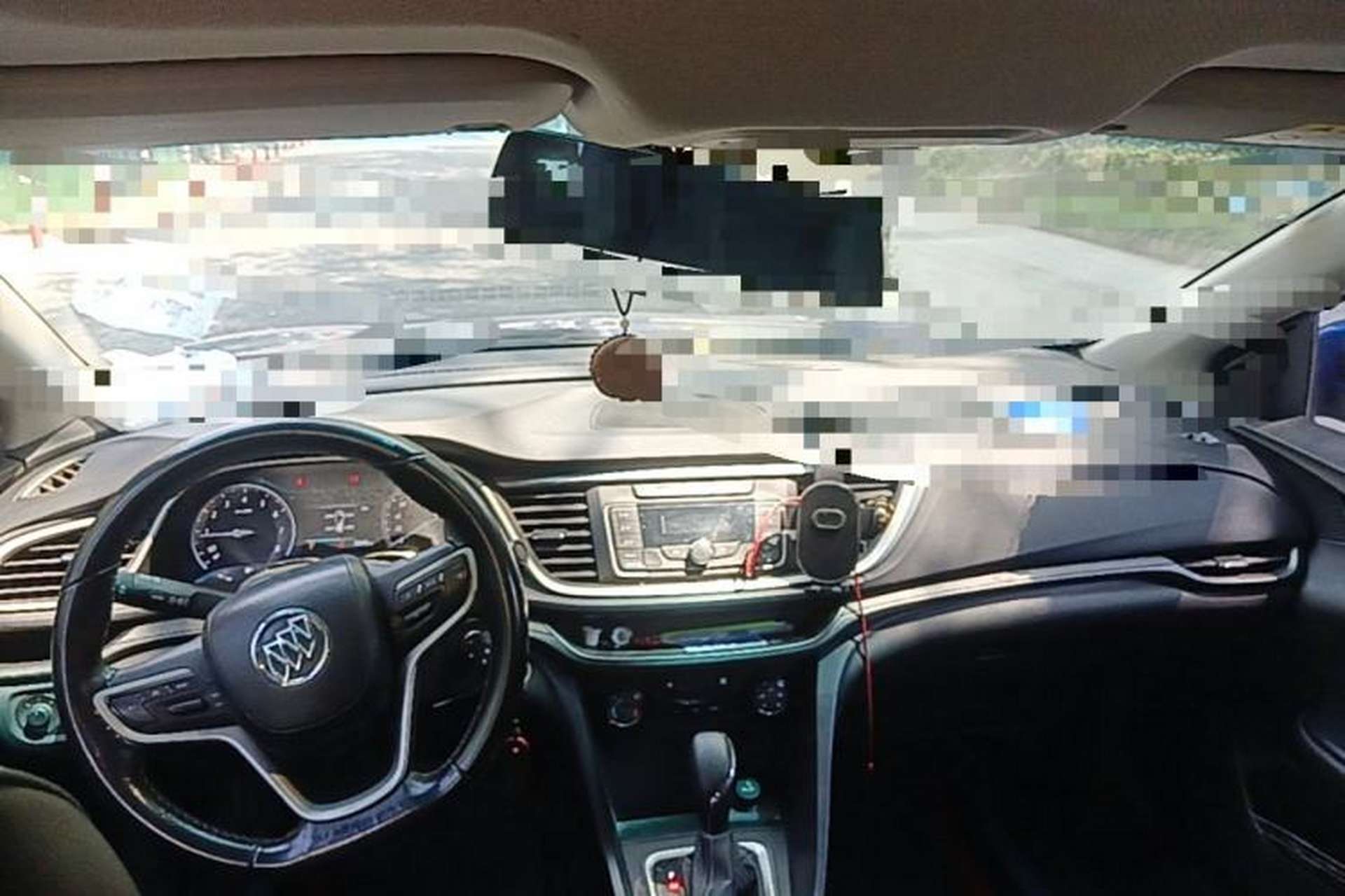 Used Buick Excelle GX 2018 18T Automatic Elite Model Center Console