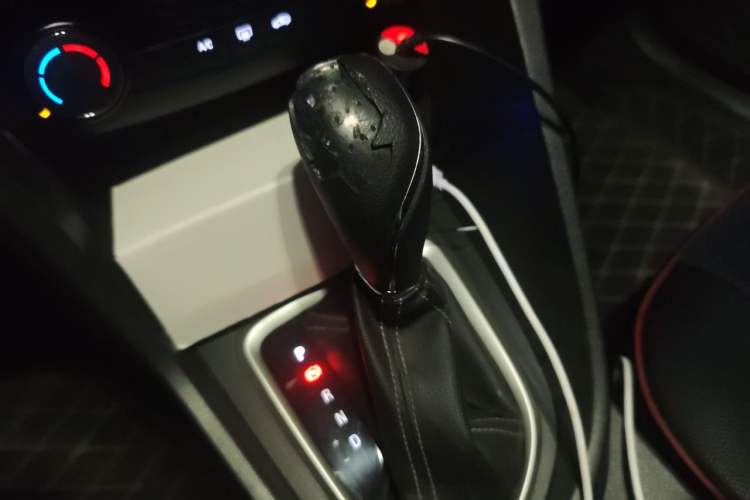 Used Buick Excelle GX 2018 18T Automatic Elite Model Gear Lever