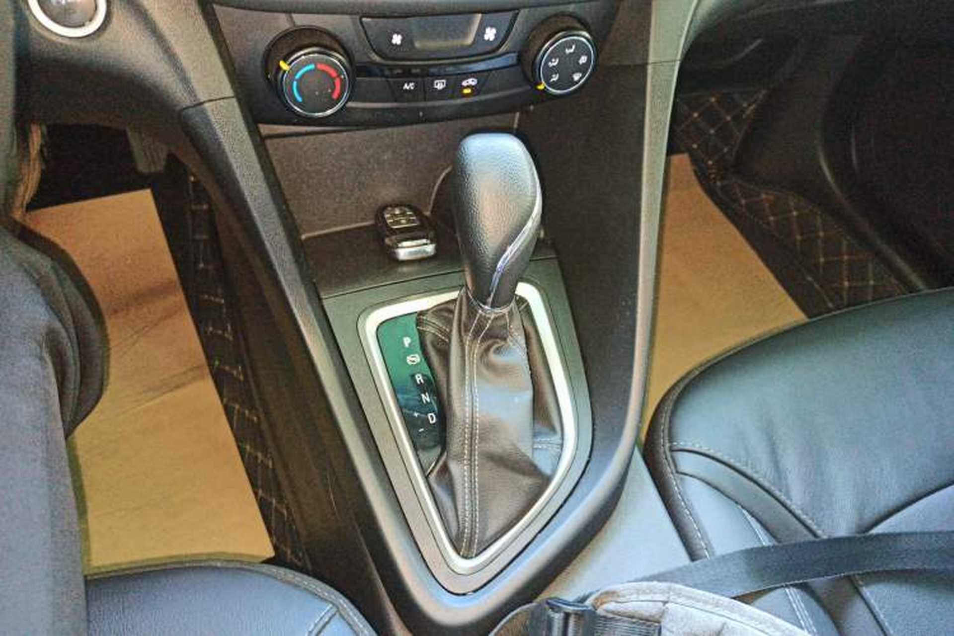 Used Buick Excelle GX 2018 18T Automatic Elite Model Gear Lever