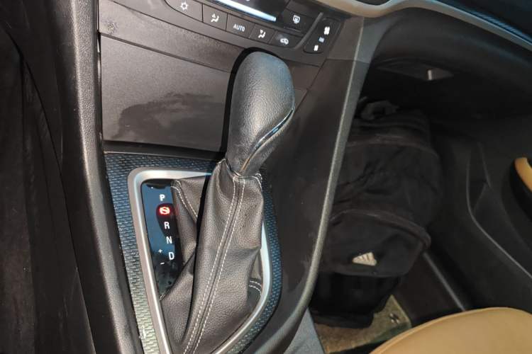 Used Buick Excelle GX 2018 18T Automatic Flagship Model Gear Lever
