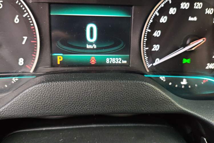 Used Buick Excelle GX 2018 18T Automatic Flagship Model Odometer Close Up
