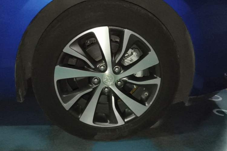 Used Buick Excelle GX 2018 18T Automatic Flagship Model Right Front Wheel Hub