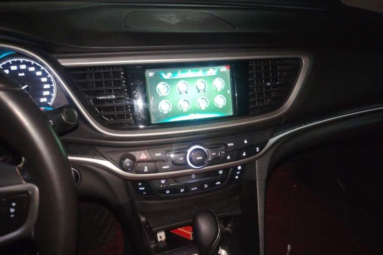 Used Buick Excelle GX 2018 18T Automatic Flagship Model Audio And AC Panel