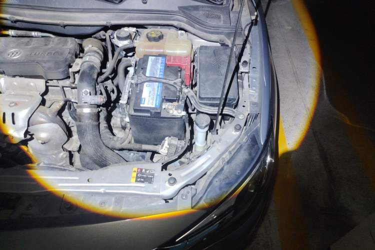 Used Buick Excelle GX 2018 18T Automatic Flagship Model Engine Bay Left