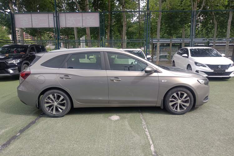 Used Buick Excelle GX 2018 18T Automatic Elite Model Exterior 2