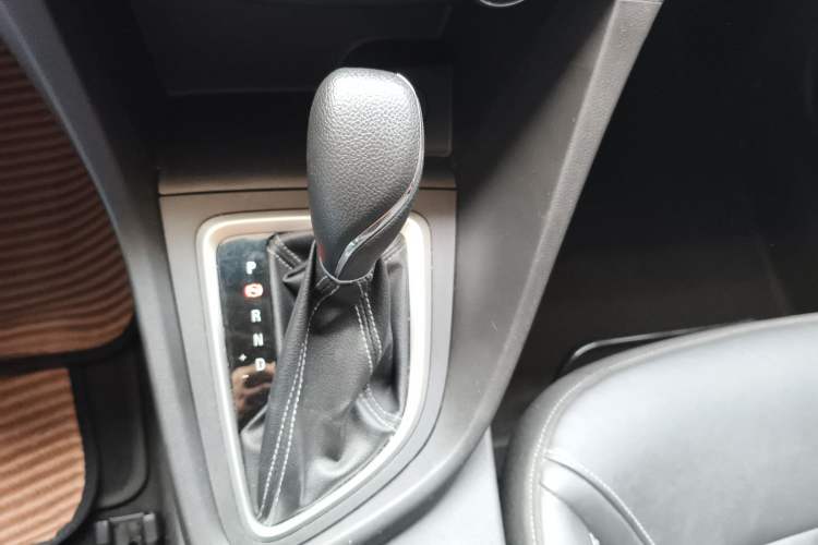 Used Buick Excelle GX 2018 18T Automatic Elite Model Gear Lever