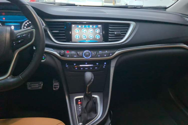 Used Buick Excelle GX 2018 18T Automatic Flagship Model Audio And AC Panel