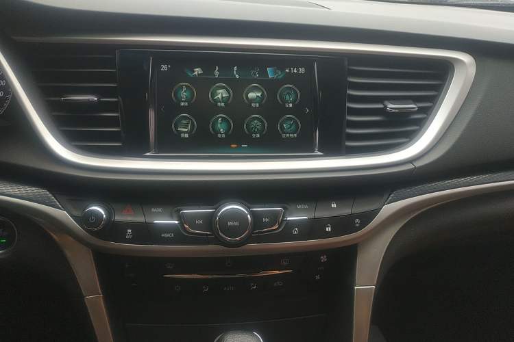 Used Buick Excelle GX 2018 18T Automatic Flagship Model Audio And AC Panel