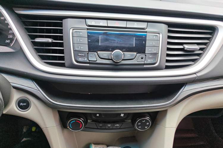 Used Buick Excelle GX 2018 15T Dual-Clutch Elite Model Audio And AC Panel