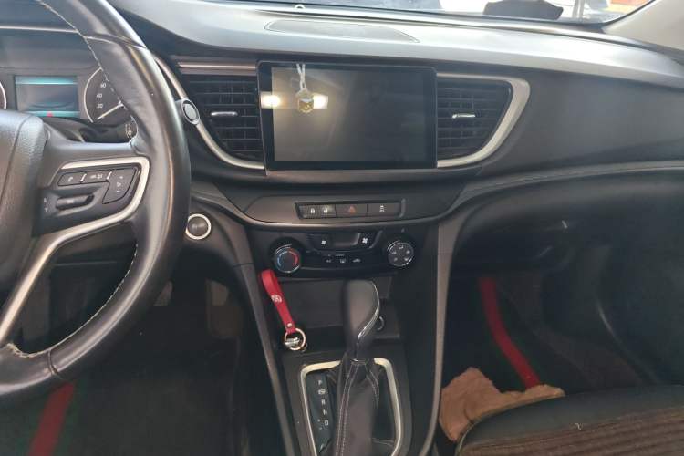Used Buick Excelle GX 2018 18T Automatic Elite Model Audio And AC Panel