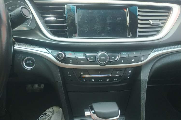 Used Buick Excelle GX 2018 18T Automatic Flagship Model Audio And AC Panel