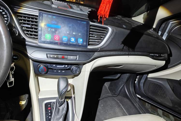 Used Buick Excelle GX 2018 15T Dual-Clutch Elite Model Audio And AC Panel