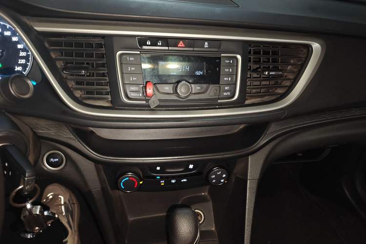Used Buick Excelle GX 2018 18T Automatic Elite Model Audio And AC Panel