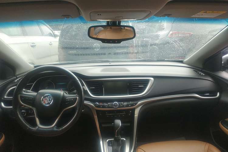 Used Buick Excelle GX 2018 18T Automatic Flagship Model Center Console