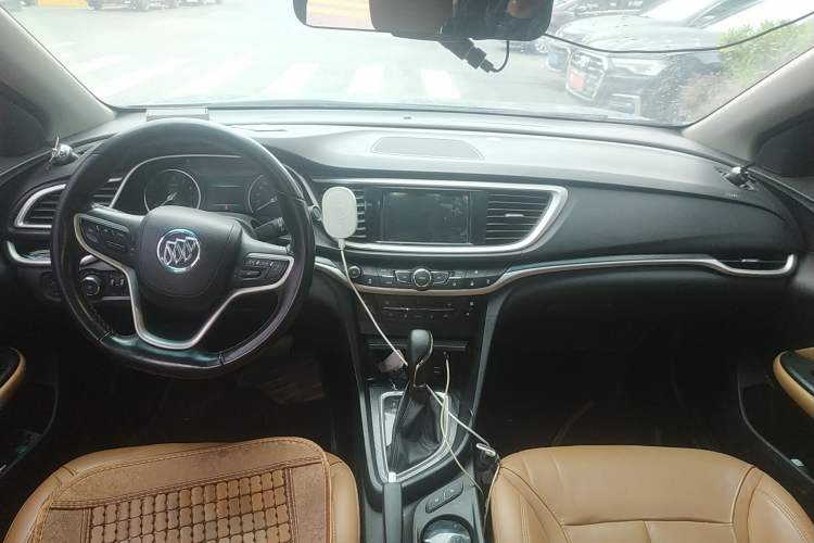 Used Buick Excelle GX 2018 18T Automatic Flagship Model Center Console