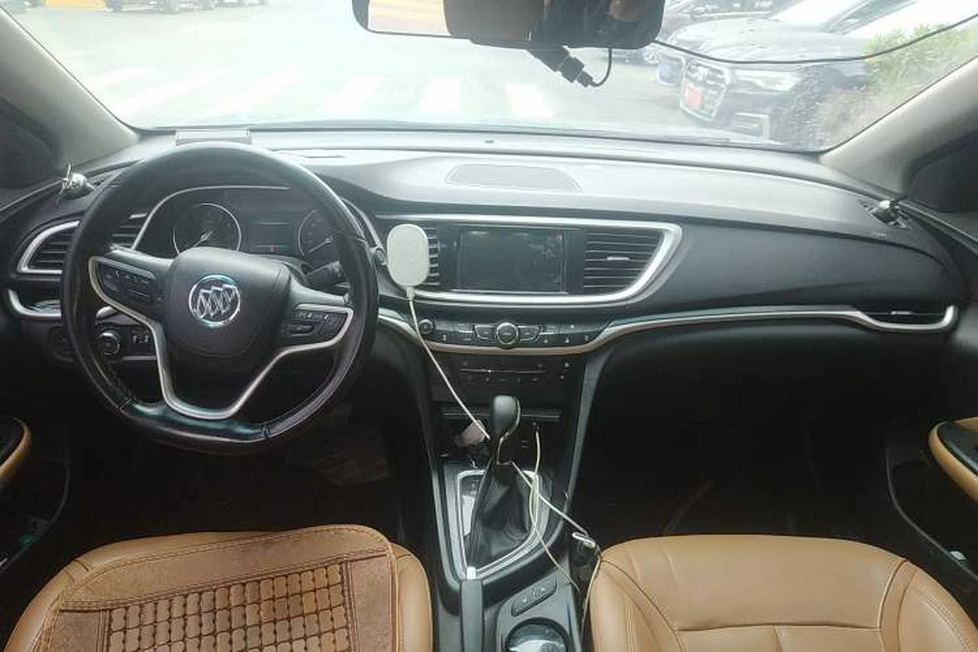 Used Buick Excelle GX 2018 18T Automatic Flagship Model Center Console