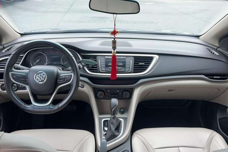 Used Buick Excelle GX 2018 15T Dual-Clutch Elite Model Center Console
