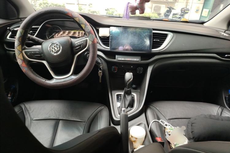 Used Buick Excelle GX 2018 18T Automatic Elite Model Center Console
