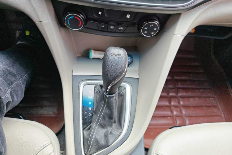 Used Buick Excelle GX 2018 15T Dual-Clutch Elite Model Gear Lever