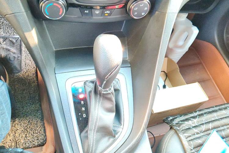 Used Buick Excelle GX 2018 18T Automatic Elite Model Gear Lever