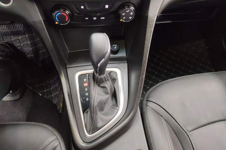 Used Buick Excelle GX 2018 18T Automatic Elite Model Gear Lever