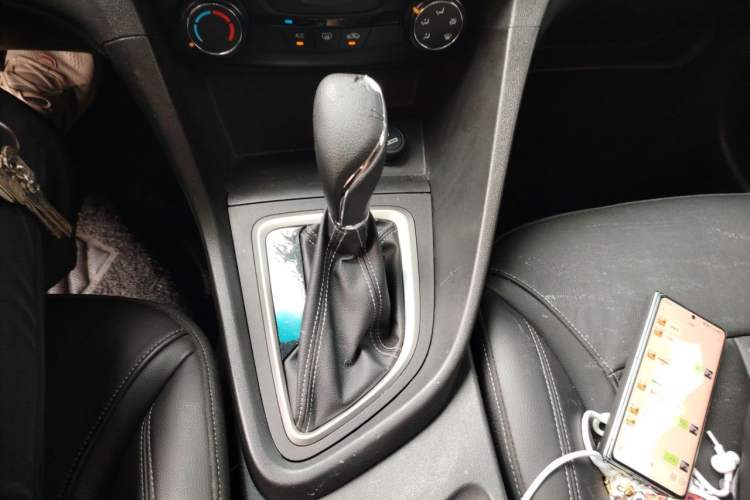 Used Buick Excelle GX 2018 18T Automatic Elite Model Gear Lever