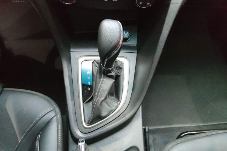 Used Buick Excelle GX 2018 18T Automatic Elite Model Gear Lever