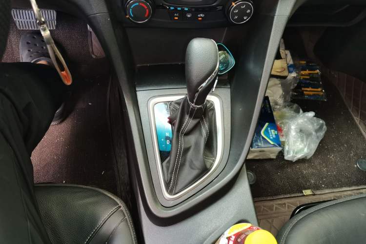 Used Buick Excelle GX 2018 18T Automatic Elite Model Gear Lever