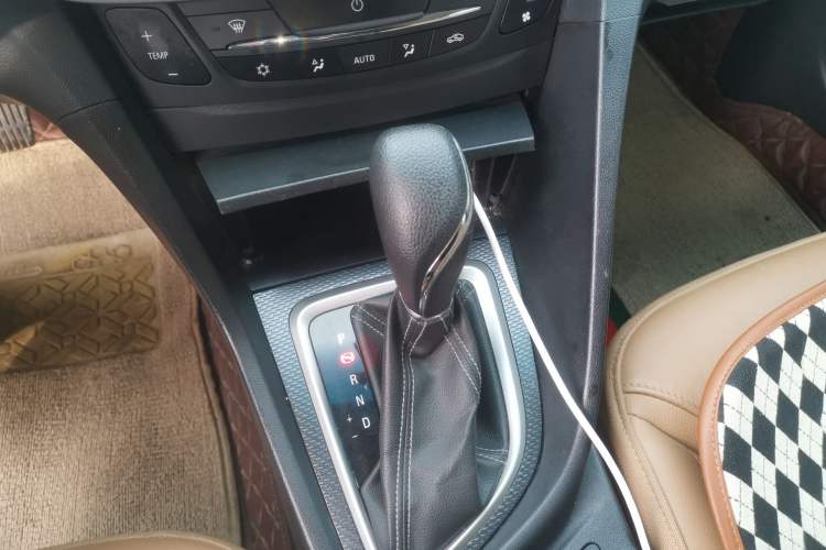 Used Buick Excelle GX 2018 18T Automatic Flagship Model Gear Lever