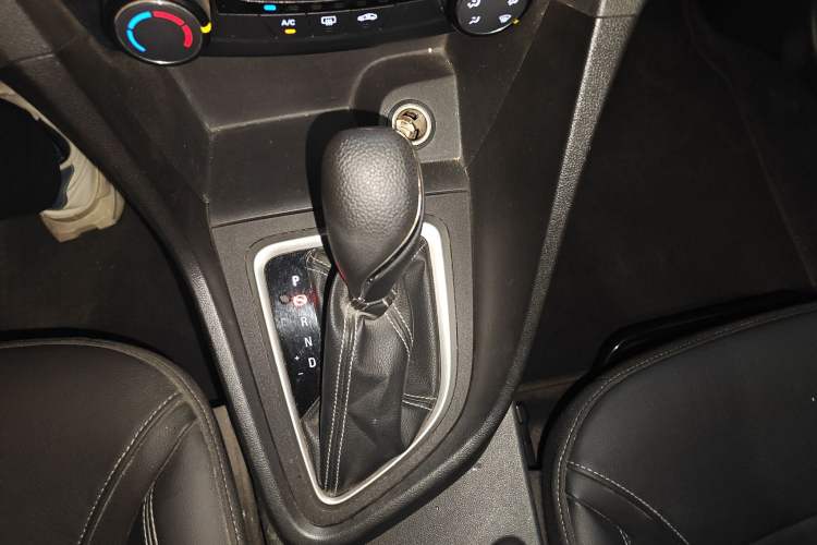 Used Buick Excelle GX 2018 18T Automatic Elite Model Gear Lever