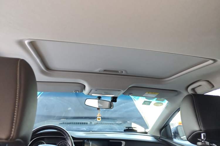 Used Buick Excelle GX 2018 18T Automatic Elite Model Headliner