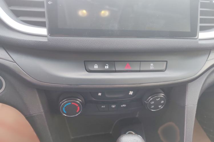 Used Buick Excelle GX 2018 18T Automatic Elite Model Interior 6