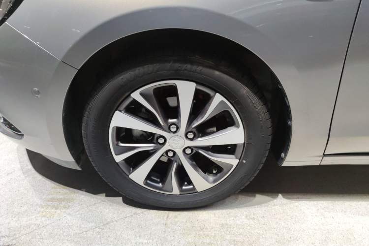 Used Buick Excelle GX 2018 18T Automatic Elite Model Left Front Wheel Hub