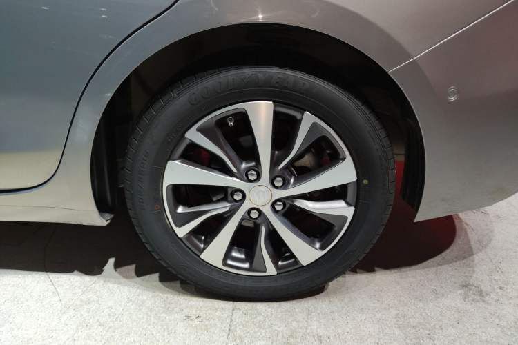 Used Buick Excelle GX 2018 18T Automatic Elite Model Left Rear Wheel Hub