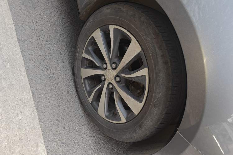 Used Buick Excelle GX 2018 18T Automatic Elite Model Right Front Wheel Hub